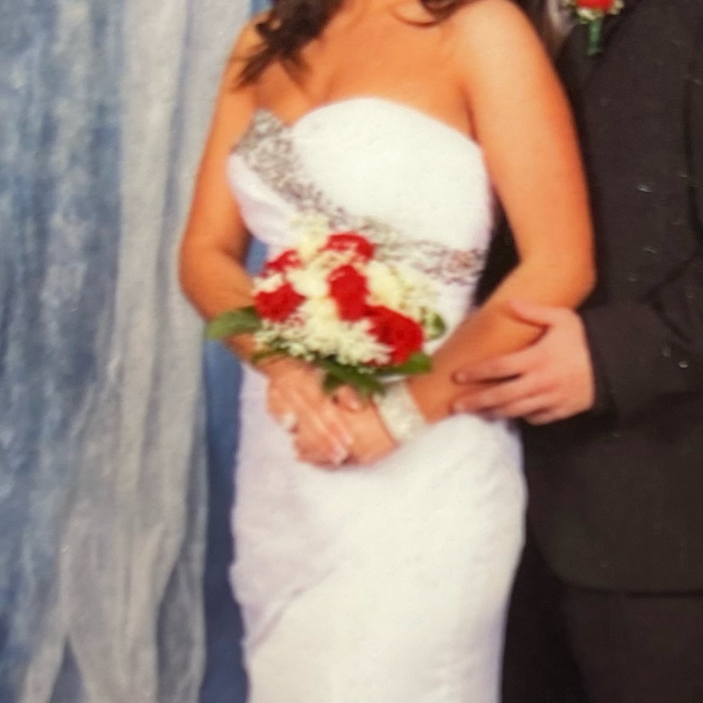 White Gown Alyce Designs - Picture 3 of 3